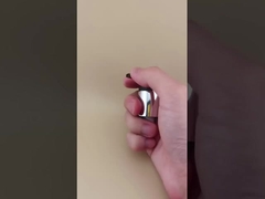 Pompa krim hitam dan perak K702-1 untuk botol kosmetik