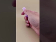 Kemasan Lip Balm Kecil Ungu dengan Tutup Ribbed Jelas untuk Lipstick