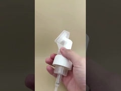 Desain Halus Pompa Busa Besar Plastik Putih dengan Sikat untuk Botol Sabun Mandi
