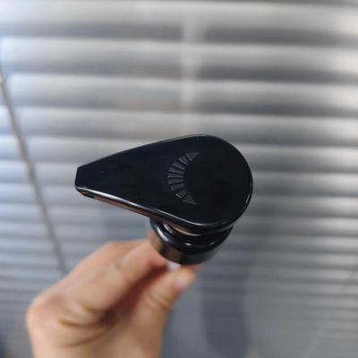 Pompa Losion PP Tutup Berusuk Halus Kepala Pelana Kunci Sekrup Plastik Pompa Losion