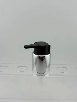 28/410 Pompa krim plastik hitam matte dengan klip untuk kemasan kosmetik