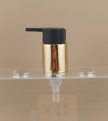 Pompa lotion hitam dan emas K702-1 untuk botol kosmetik